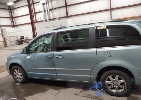 2010 Chrysler Town & Country Touring from USA, damaged, VIN 2A4RR5DX1AR241794
